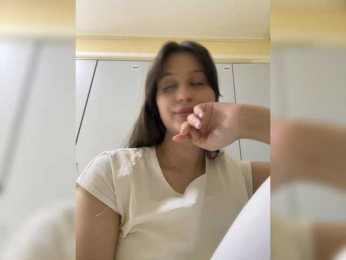 Llevie webcam model stream image