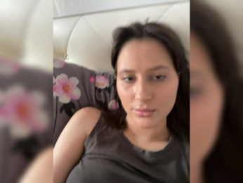 Llevie webcam model stream image