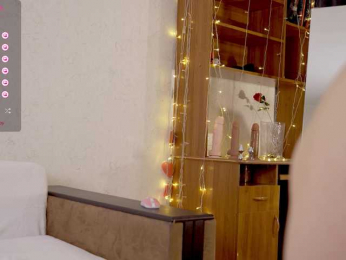 LovelyLuna webcam model stream image