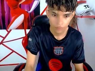 chris-evans77 webcam camsoda model stream image