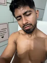 Teaserhoussejj_ webcam model stream image
