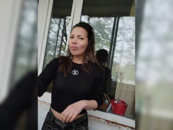 YDINA webcam model stream image