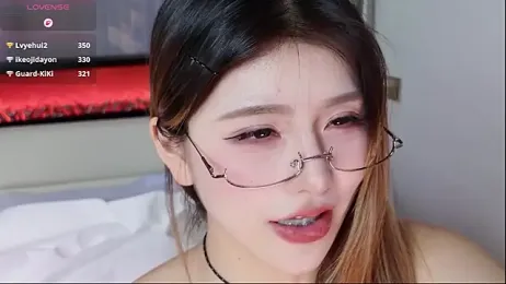 Kiki--2025 webcam model stream image