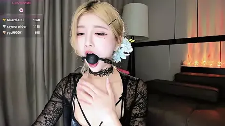 Kiki--2025 webcam stripchat model stream image