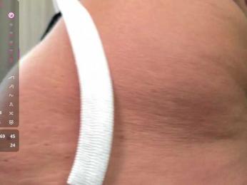 ZlataPeach webcam model stream image