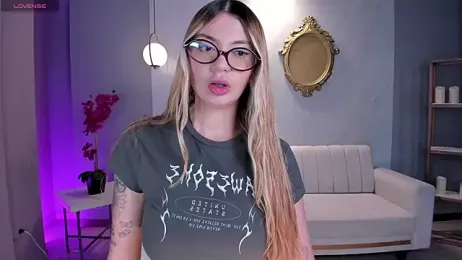 NiaHolland webcam model stream image