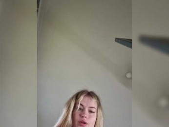 VladaMais webcam model stream image