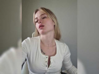 VladaMais webcam model stream image