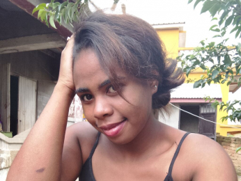 AsmineAmad webcam model stream image