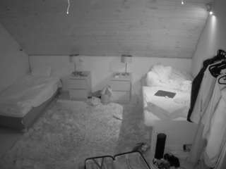 voyeurcam-julmodels-whitebed-2 webcam model stream image