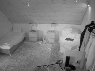 voyeurcam-julmodels-whitebed-2 webcam model stream image