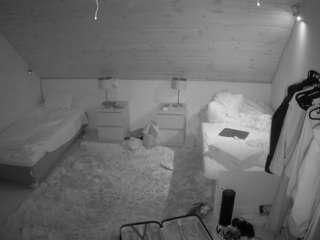voyeurcam-julmodels-whitebed-2 webcam model stream image