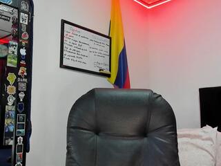 Drake Thomsoon webcam model stream image