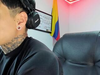 Drake Thomsoon webcam model stream image