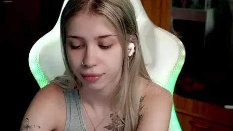 ho1yho1e webcam stripchat model stream image
