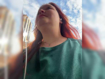 AlinaAdams webcam model stream image