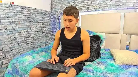 Julian_wolf18 webcam stripchat model stream image