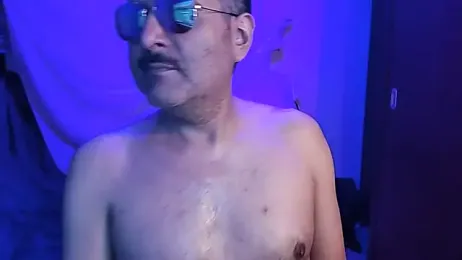 BushBator webcam model stream image