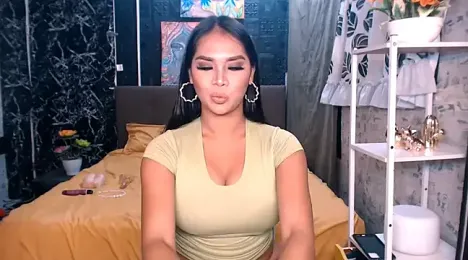 QueenOfStrip webcam model stream image