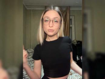 FoxyLina webcam bongacams model stream image