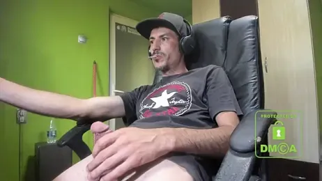 BigCumShoot webcam model stream image