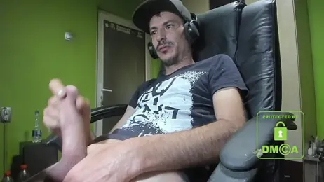 BigCumShoot webcam model stream image