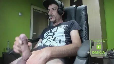 BigCumShoot webcam model stream image