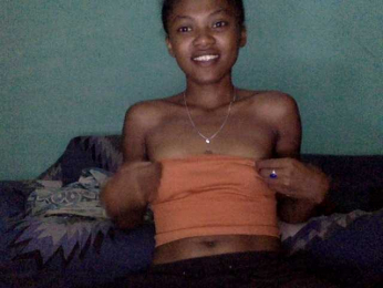 Laluna2 webcam bongacams model stream image