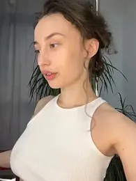 Polli_Kiss webcam model stream image
