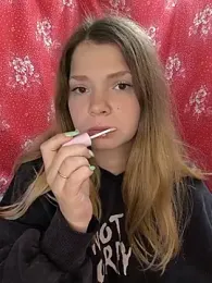 Zuli_Kiska webcam model stream image
