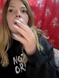 Zuli_Kiska webcam model stream image