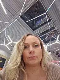 Bondgirl_013 webcam stripchat model stream image