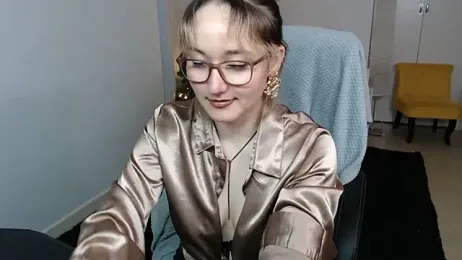 Crystal-dreamt webcam model stream image