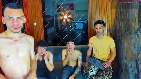 Dreams_Goldens webcam model stream image