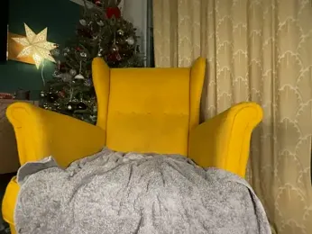 LadyPeanut webcam model stream image