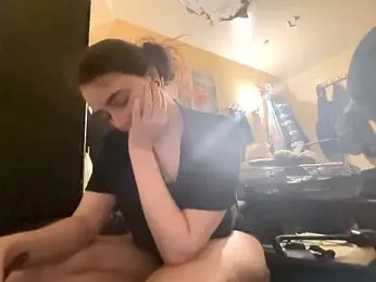 Snowbunnycake_131 webcam model stream image