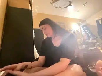 Snowbunnycake_131 webcam model stream image