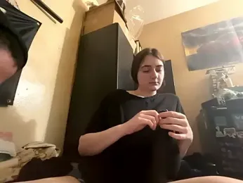 Snowbunnycake_131 webcam model stream image