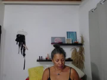 carry_big webcam model stream image