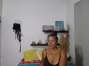 carry_big webcam model stream image