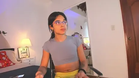 Queensoffie webcam model stream image