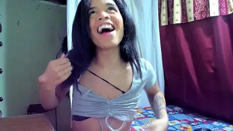 Queensoffie webcam model stream image