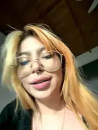 YunoRose_ webcam model stream image