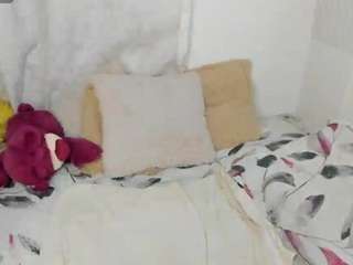 hallestrawberry webcam model stream image