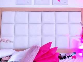 bloom-selena webcam model stream image