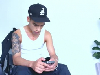 russell_adams_ webcam model stream image