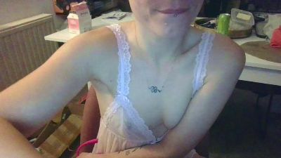 Petite_moi webcam cam4 model stream image