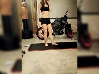 Fox-mia webcam model stream image