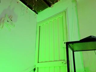 Kelvis Estrada webcam model stream image