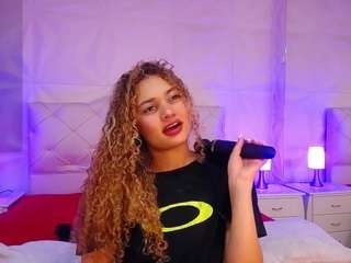 curly-marshall webcam model stream image